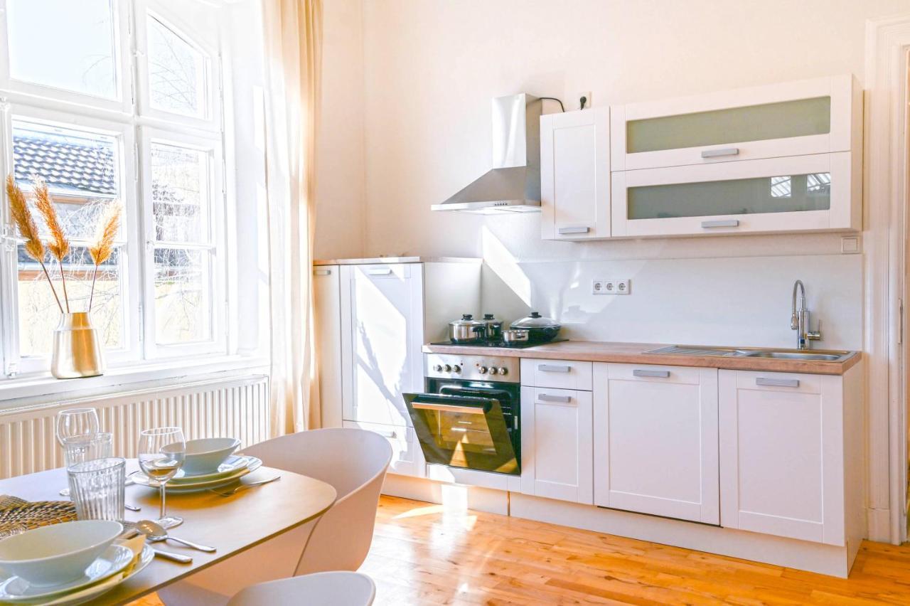 120Qm Denkmal Apartment In Krefeld Mit Stuck Und Balkon - Beuys Apartments - Крефелд Екстериор снимка